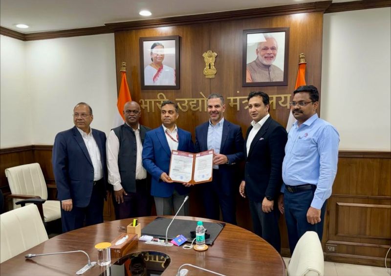 Presenting @sunjaykapur and @sonacomstar team with the PLI Team with the PLI Auto scheme certificate for achieving 50% domestic value addition under the @MHI_GoI PLI Scheme for the Auto Sector.  This makes Sona Comstar eligible to receive incentives under the PLI Auto scheme. The…