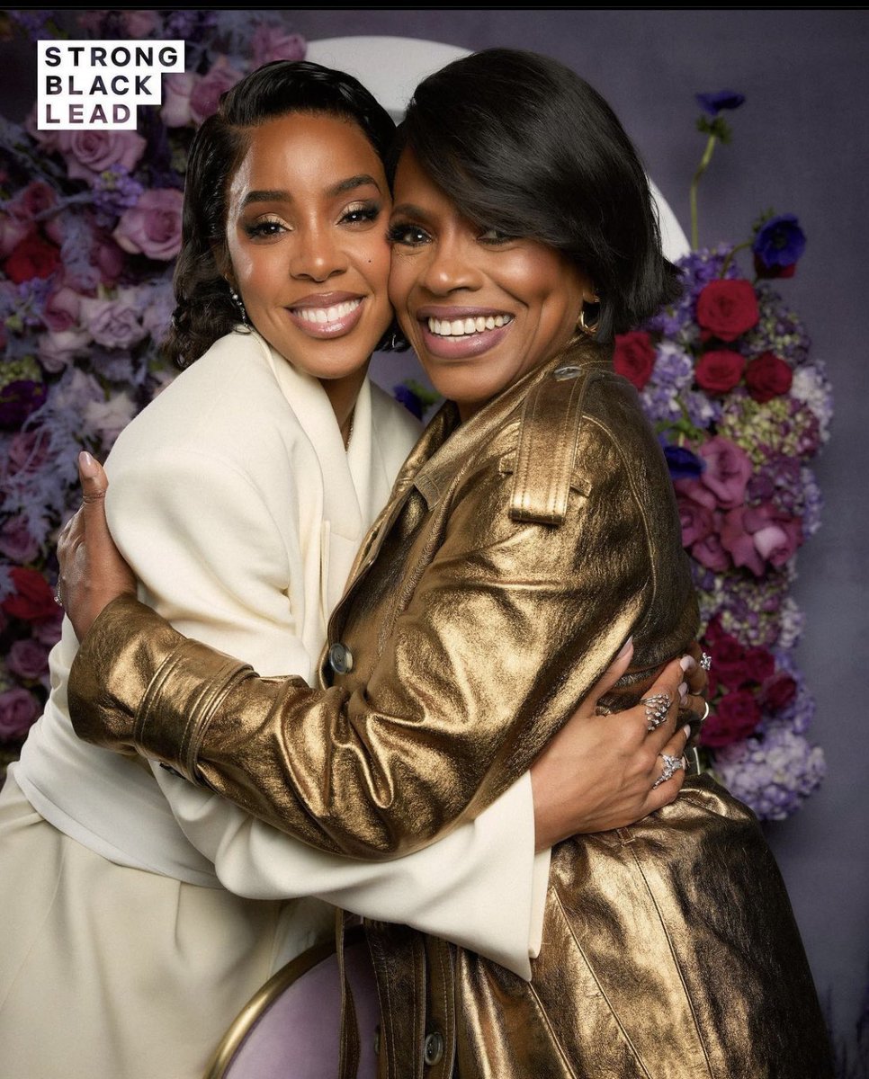 bouncenetworks's tweet image. Big love at @KELLYROWLAND 's Mea Culpa dinner bash! 💕 #SherylLeeRalph, #CocoJones, #VictoriaMonét, and #JanelleMonáe repping the ultimate support crew! 🔥 

📸: @RAVIEB
