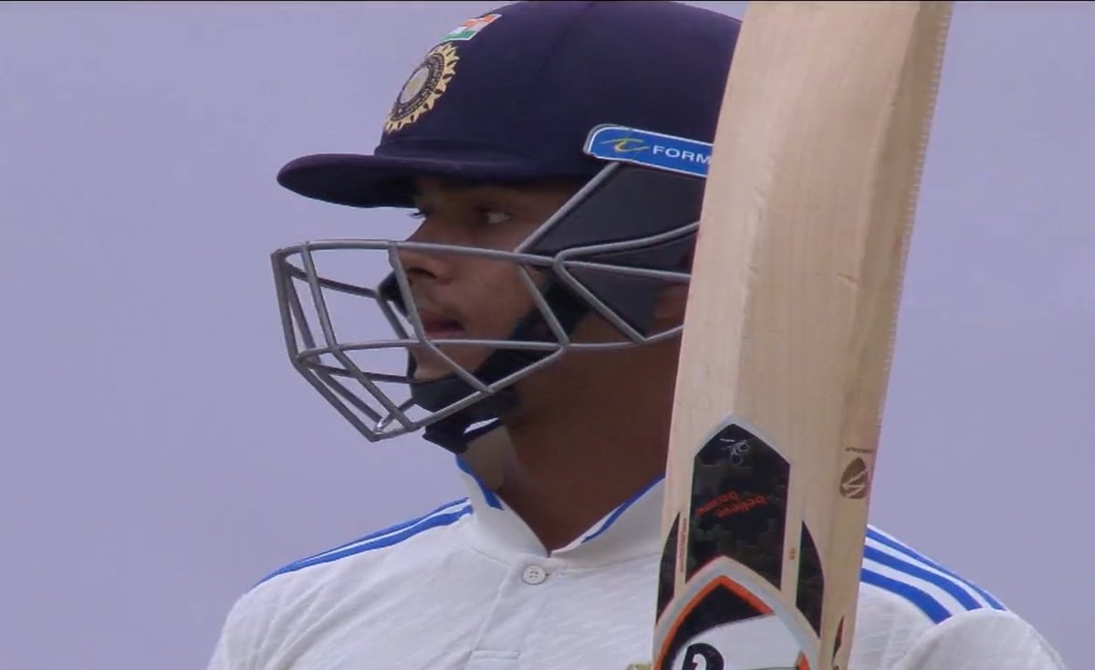 👏👏👏👏👏
50* for jaiswal .. how smooth he is playing .
Welldone young lad 
Ind 105/2 
#Jaiswal
#INDvsENG 
#INDvsENGTest 
#Bazeball
#RanchiTest