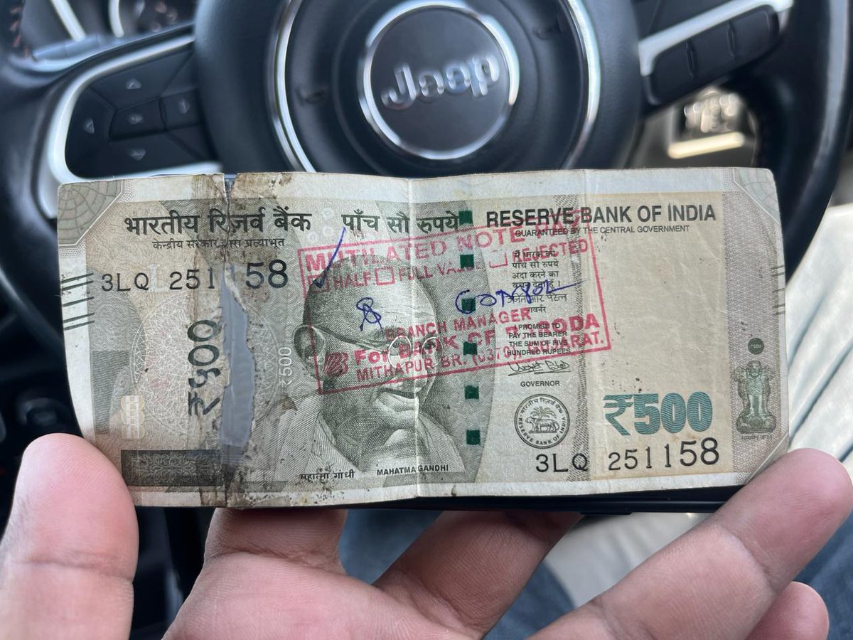 kbavarva's tweet photo. @RBI got note from one customer bundle which is replaced by bank in half value.
How this kind note been in circulation? https://t.co/1FTG2sYm2i