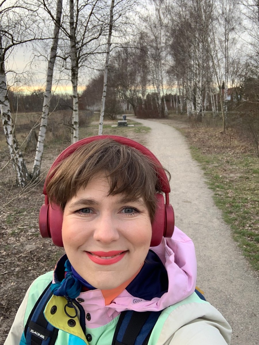 Back on the saddle in Berlin. Only 9 miles today but think nearly 19 miles yesterday 🚲
Can’t  wait  to  open  our  Salome  in  the  Theater  im  Delphi  soon  🫶