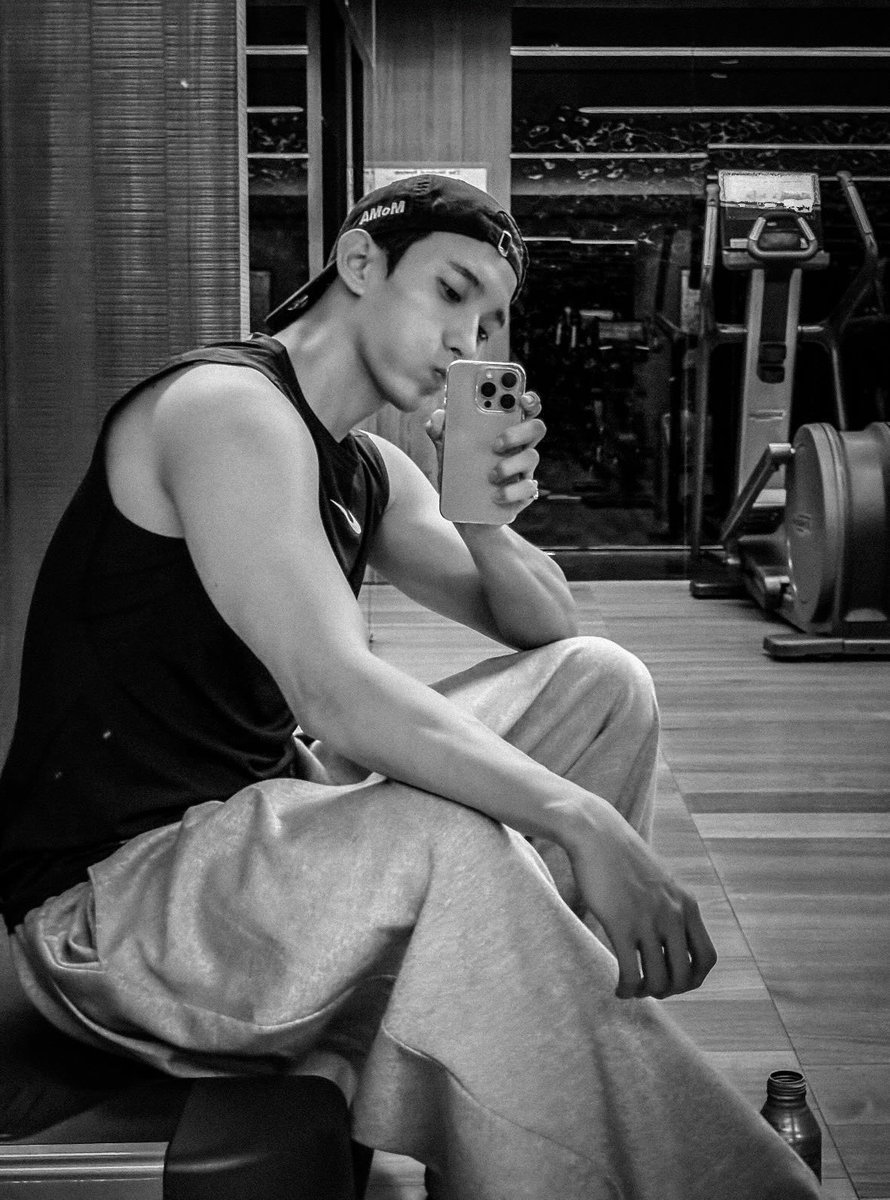 sounds_of_cheol's tweet photo. dk_is_dokyeom 🖤💪🏼 https://t.co/uIPSQuL4c2