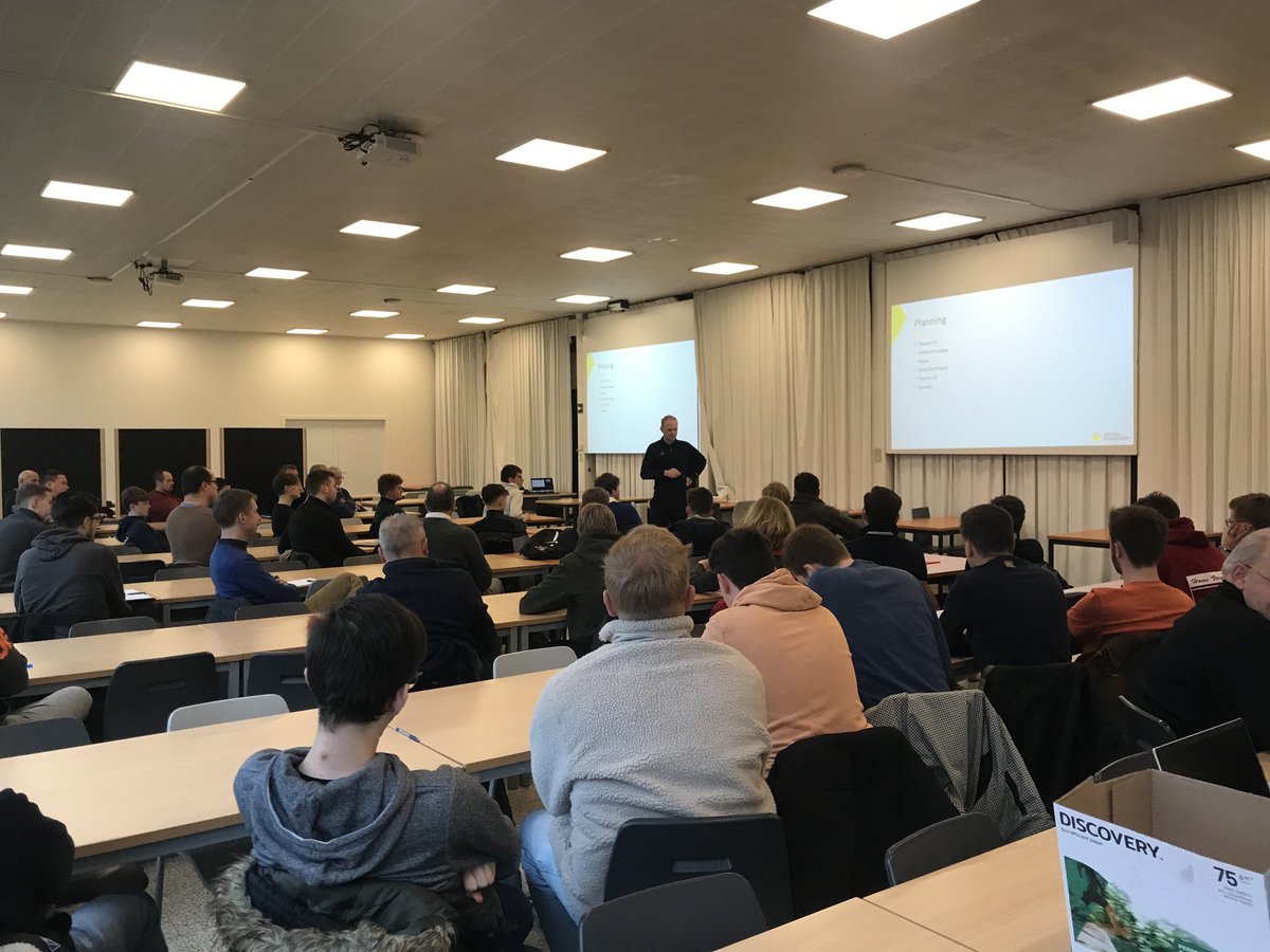 filip_vermeire's tweet image. Veel succes aan de 43 nieuwe kandidaat refs in de regio West op de R1D ⚽️👍