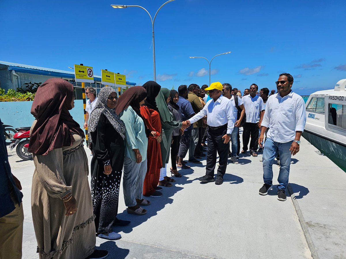 Theyvees_23's tweet photo. މަޖިލިސް ކެމްޕޭނަށް @abdulla_shahid ތޮއްޑޫ ދާއިރާއަށް ވަޑައިގެންފި

އިތުރު ތަފްސީލް: https://t.co/JRRGcFQMpd https://t.co/Y3bRqqcUDM