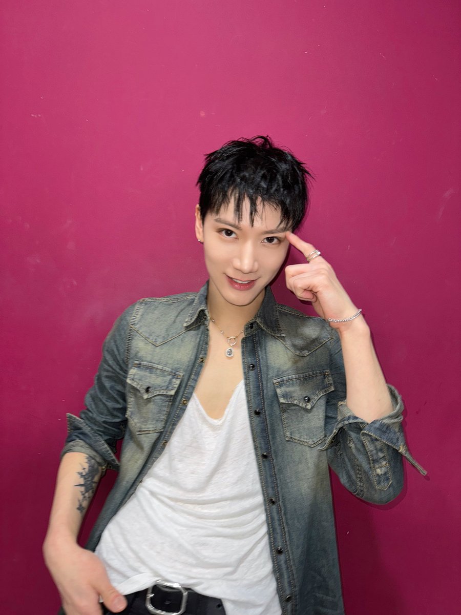 🎤🎶🐱😉

#TEN #李永钦 #텐
#NCT #WayV #威神V
#Nightwalker #TEN_Nightwalker 
#TEN_TEN #NCT_TEN_TEN
#itsLive #잇츠라이브