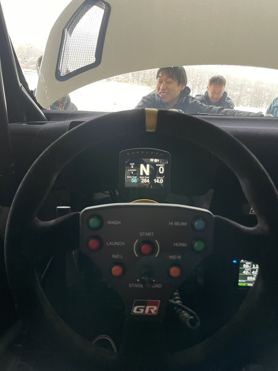 kitagawa_sae's tweet image. GR YARIS RALLY2
賢くいろんな機能が付いていて、私の領域の仕事や担当も増えた。

もしかしたらFABIAも賢かったのかもしれないけど、知らずじまい。

今回TGR Eのエンジニアさんが付いて細やかに教えてくれたから覚えられた。

本番まで覚えられていますように（笑）
#RallyTeamAICELLO 
#Codriver