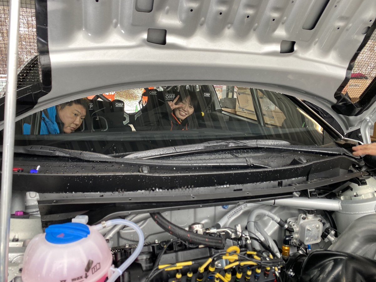 kitagawa_sae's tweet image. GR YARIS RALLY2
賢くいろんな機能が付いていて、私の領域の仕事や担当も増えた。

もしかしたらFABIAも賢かったのかもしれないけど、知らずじまい。

今回TGR Eのエンジニアさんが付いて細やかに教えてくれたから覚えられた。

本番まで覚えられていますように（笑）
#RallyTeamAICELLO 
#Codriver