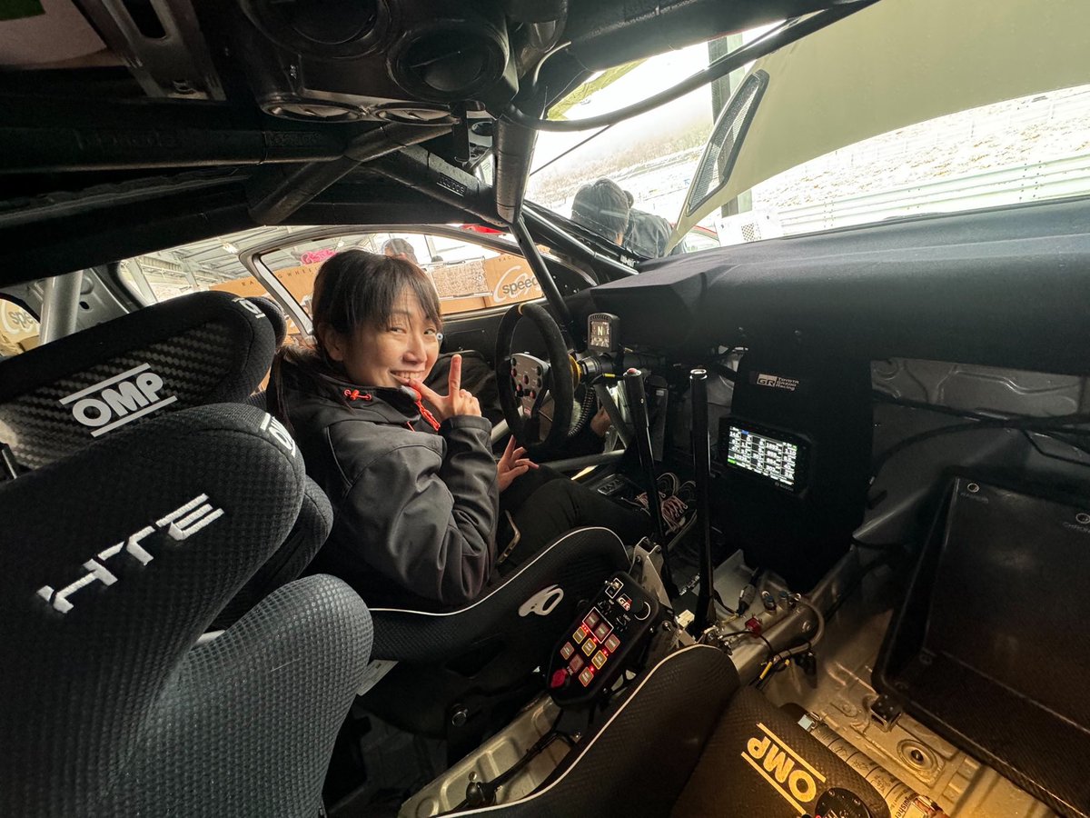 kitagawa_sae's tweet image. GR YARIS RALLY2
賢くいろんな機能が付いていて、私の領域の仕事や担当も増えた。

もしかしたらFABIAも賢かったのかもしれないけど、知らずじまい。

今回TGR Eのエンジニアさんが付いて細やかに教えてくれたから覚えられた。

本番まで覚えられていますように（笑）
#RallyTeamAICELLO 
#Codriver