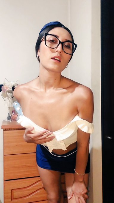 Ufff todo el alb&uacute;m completito aqu&iacute; ⬇️ https://t.co/79NHkYHSj7 https://t.co/D3ndKO1igh  O venta directa