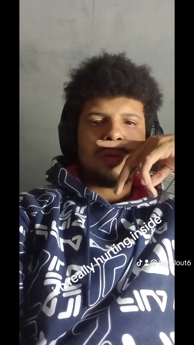 tj697106's tweet photo. I'm single everybody https://t.co/u2HjKsD824