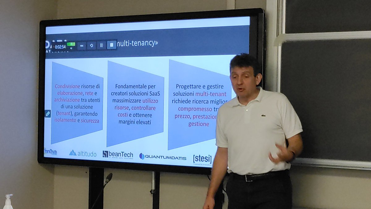 giulianolatini's tweet image. #datasat @glhotz onstage. Multitenancy SQLServere Azure SQL Database