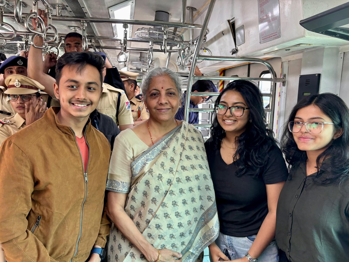 Smt @nsitharaman interacts with commuters while travelling from Ghatkopar to Kalyan in a Mumbai local train.