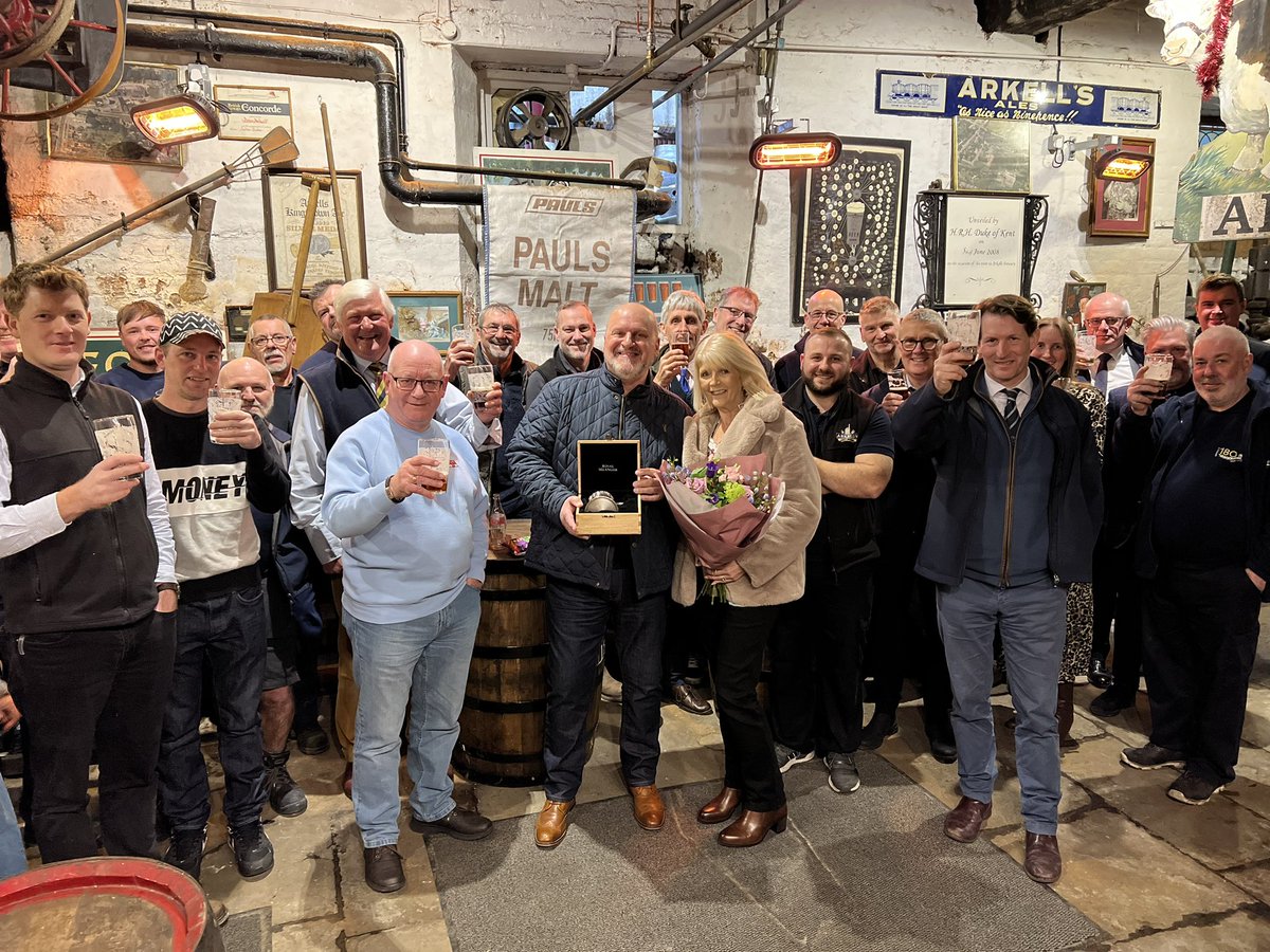 ArkellsBrewery's tweet photo. Jon’s hanging up the keys to the cab! 🚛 A staggering 44 years on the dray; our million barrels man! 🛢️🛢️🛢️ It’s been a fantastic journey with you Jon; wishing you all the very best in your retirement. Cheers 🍻
#JobSatisfaction #WorkFamily #HappyRetirement #Drayman https://t.co/uPyzs70GSA