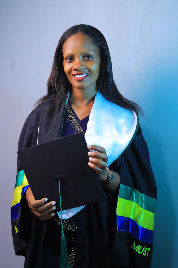 KaneMoreen's tweet photo. I wanna appreciate my efforts, patience and mind for not giving up till the end. Congratulation sweetheart Katushabe Moreen. https://t.co/couDwng2DW