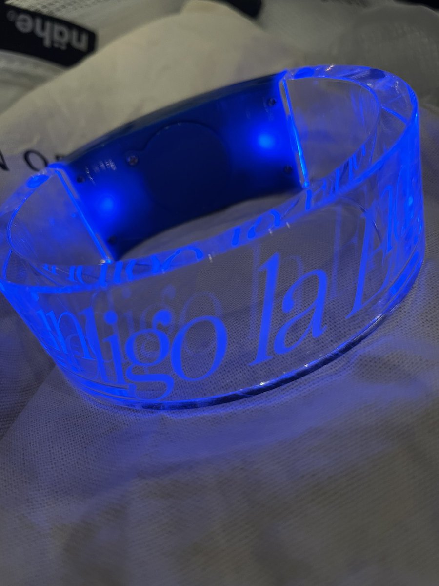 indigo la Endのバングルライト、ひとつ電池切れてたので交換してき