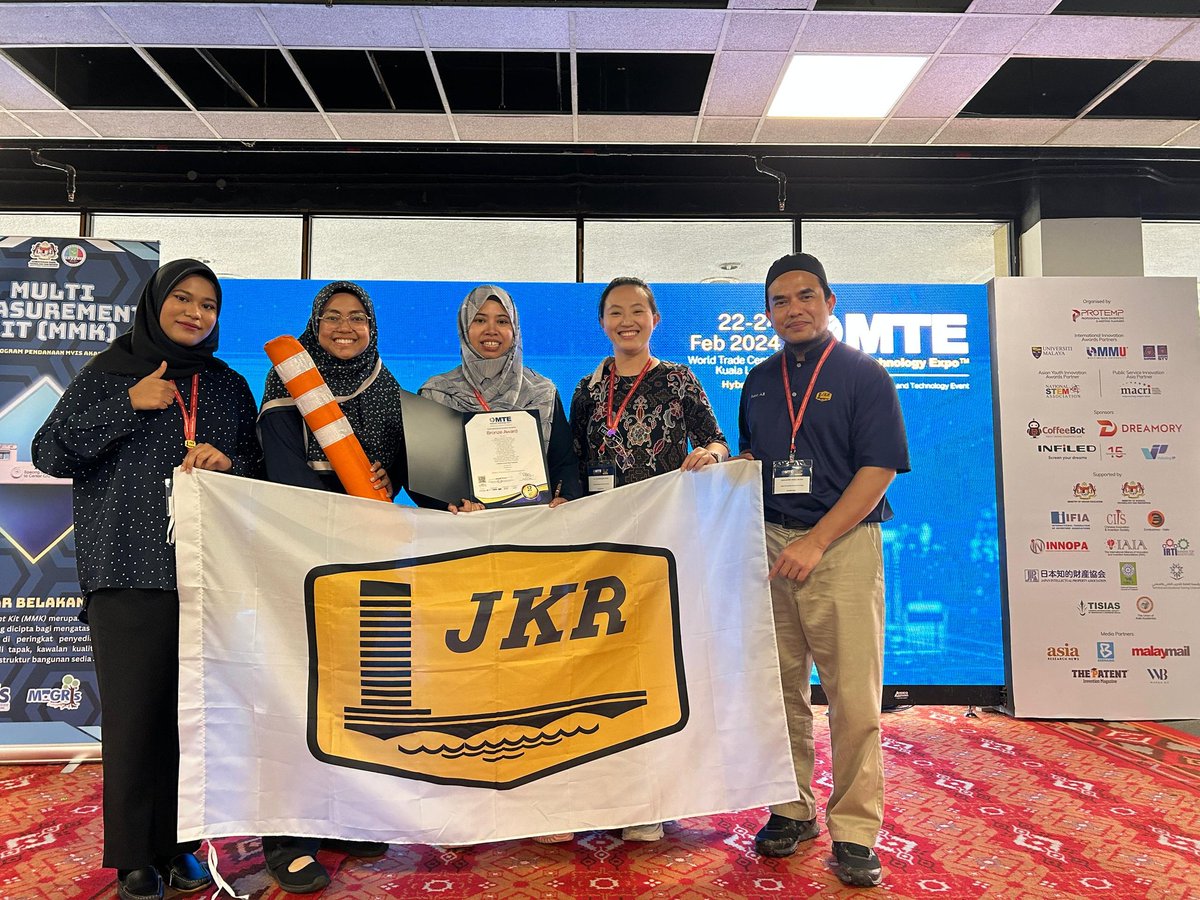24.02.2024 
Bah. Kejuruteraan Forensik, Caw. Jalan telah memperolehi Bronze Award untuk produk FlexRevive bagi kategori International Innovation Award di Malaysia Technology Expo 2024 yang telah berlangsung dari 22-24 Feb 2024 di PWTC
<a href="/IPJKR_Official/">JKR Malaysia Rasmi</a> 
<a href="/CawJalanJKR/">Cawangan Jalan JKR Malaysia</a>