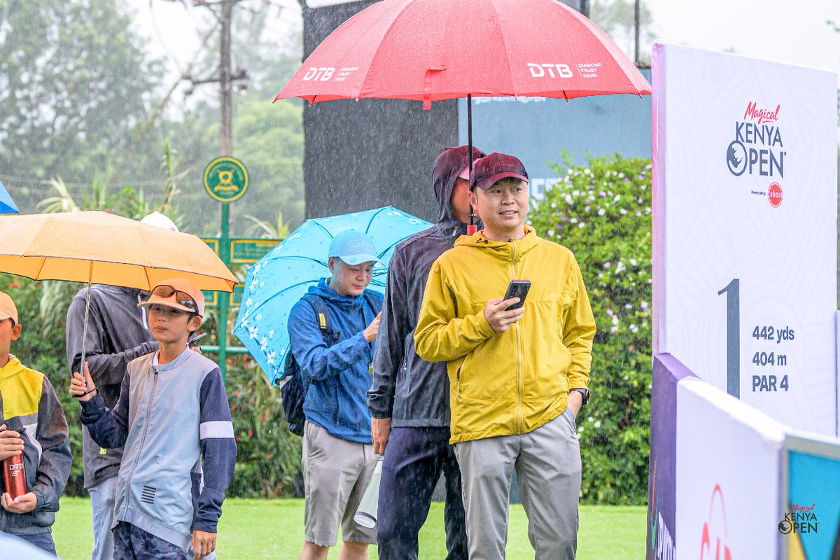 kameme101's tweet photo. ๐ง๏ธ๐๏ธโ๏ธ Rain or shine, the play continues! Day 3 of the Magical Kenya Open at Muthaiga Golf Club has gotten off to a determined start. Hats on to the players and spectators. We see you๐
Photo Courtesy: Magical Kenya Open
#KeepWalking #OpenToGrow #MKO2024 #K24TVSports #Golfโณ https://t.co/EXNpBo6kqK