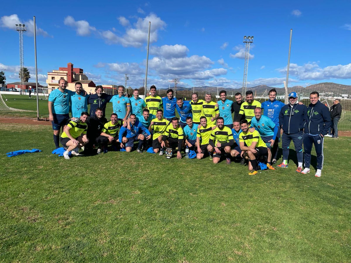 Partido amistoso entre mis dos equipos, mitad de corazón para cada uno de ellos ⚽👮🏻⚖️🫶