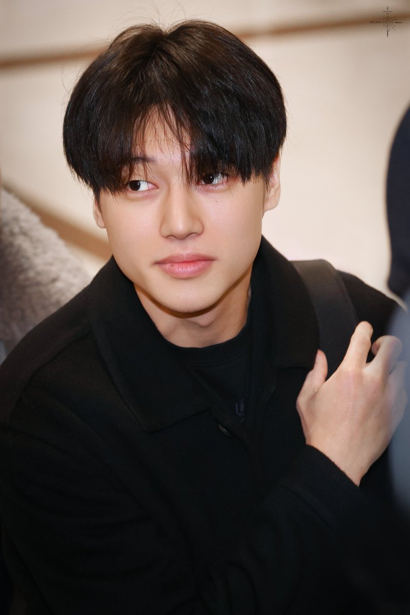 helios_vv's tweet photo. 240223 GMP 출국
 😼🍞

#ATEEZ #에이티즈 #WOOYOUNG #우영 https://t.co/KFzWTVzmc5