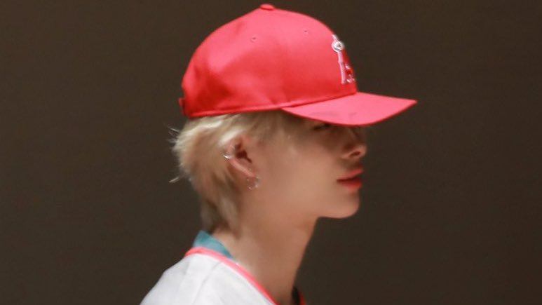 ksnmura's tweet photo. ni-ki looking at                 
someone:                           the someone: https://t.co/stStJNRaHN