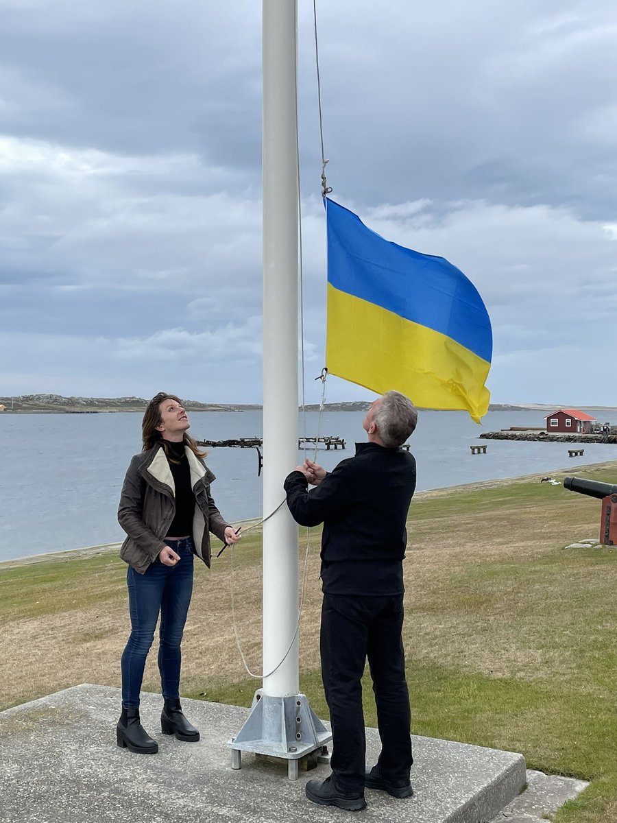 Two years on from Russia's full-scale invasion of Ukraine, the people and government of the Falkland Islands continue to support Ukraine and to stand with her people. #StandWithUkraine 🇫🇰🫱🏼‍🫲🏻🇺🇦 @UkrEmbLondon 🧵