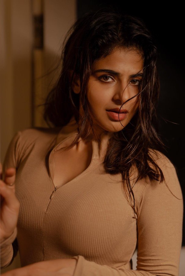 GHG2eFFWYAAn5-m?format=jpg&name=900x900