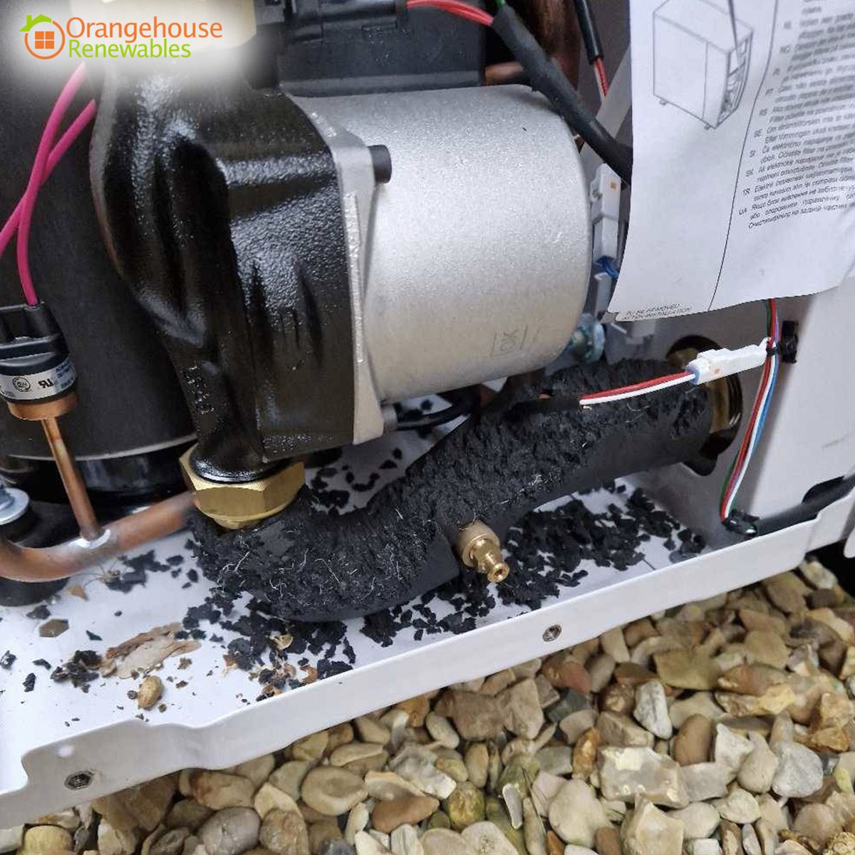 🐭🔧 A mischievous mouse nibbled on the insulation of our Vaillant air source heat pump! Luckily, no electrical damage occurred, and we promptly replaced the lagging.

#HeatPumps #AirSourceHeatPumps #RenewableEnergy #OrangehouseRenewables
#EnergyEfficiency