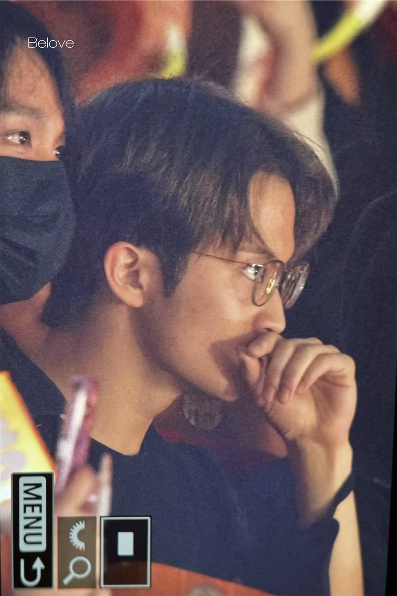the glasses, the hand gesture, the intense gaze... oh i’m about to FAINT