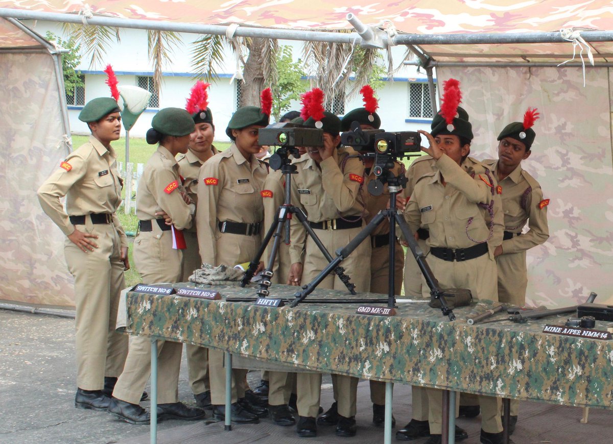 easterncomd's tweet image. #IndianArmy
#BrahmastraCorps
#ForgingtheFuture
An Engineer Equipment Display was organised by Brahmastra Sappers for cadets of #NCC Battalion at Kanchrapara Military Station on 24 Feb 2024. Cadets were briefed on various engineering equipments and their capabilities. The visit…