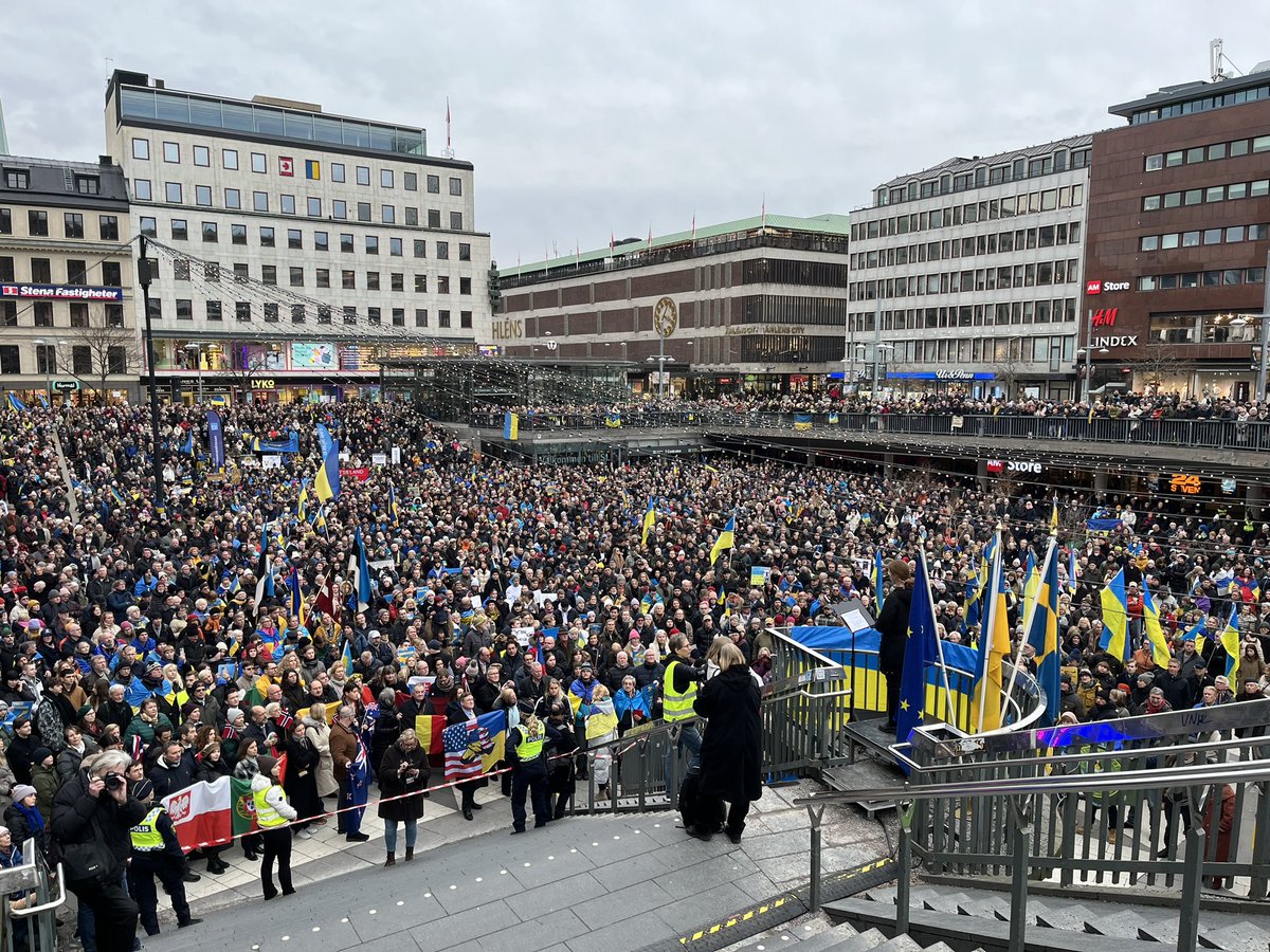 🇺🇦🇸🇪 Amazing crowd in Sthlm now