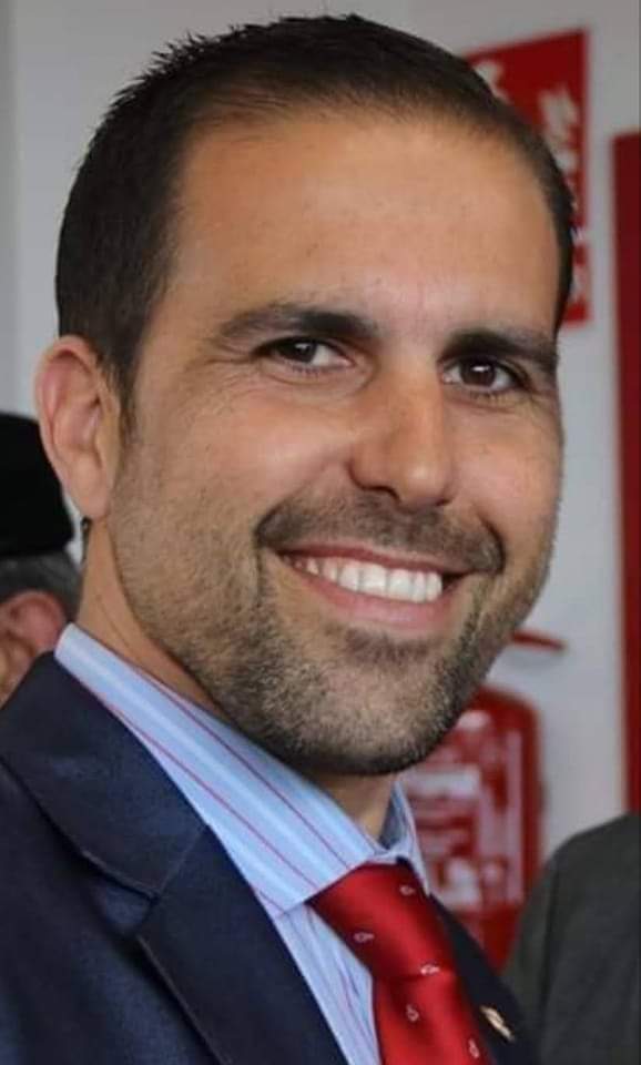 Dos años después sigue brillando esa sonrisa en cada rincón de nuestros corazones. Eres y serás irremplazable. Lástima la vida no recompensara ese reaño con q la enfrentaste. Sin quejas ni llantos. Con tu inconfundible alegría. Te querré siempre y por ti seguiremos caminando SDF