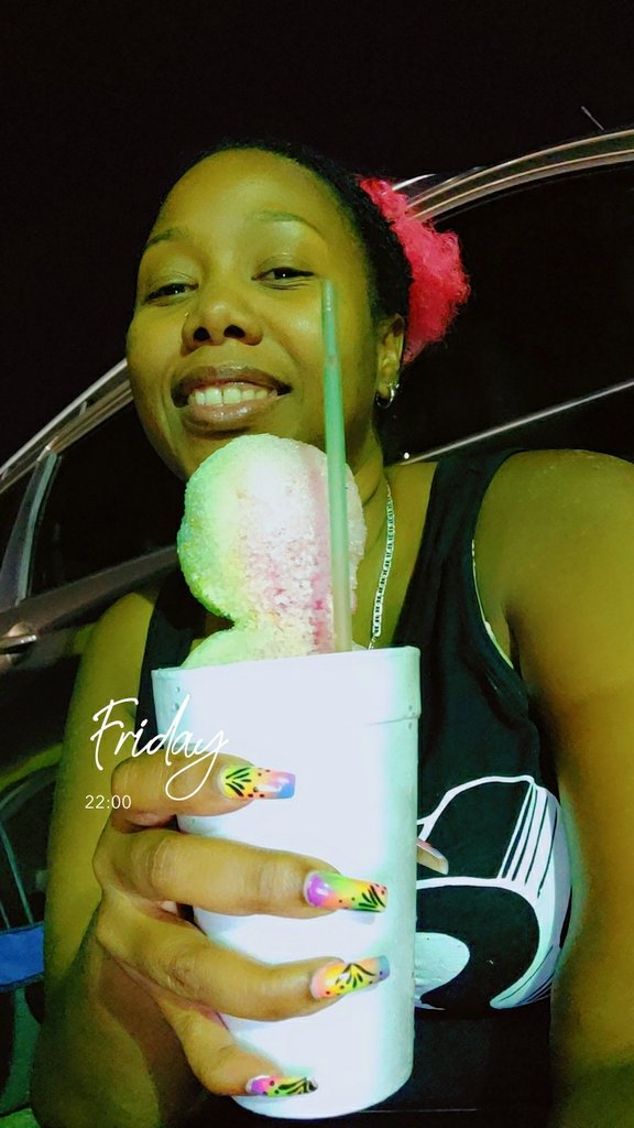 Blackch1n33's tweet photo. The only kinda limes i been interested in where i full my face,laugh til i cry n cant breathe den go home in my bed ���😂😂😂 #qps #chairs #food #rum #snocone #coolppl #shittalk #chilloutvibes #loweffortlowcost https://t.co/X0OQlBpB1T