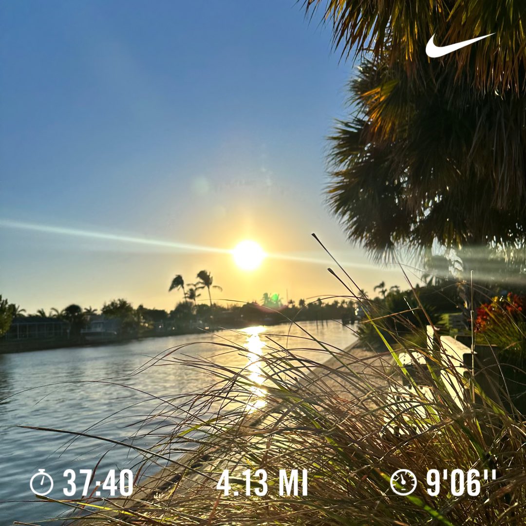 Kelly__Harpin's tweet image. Chilly runs this week….enjoying it while it lasts! 🥶🏃‍♀️ @charitygruwell7 @shannoncapezza #runsquad