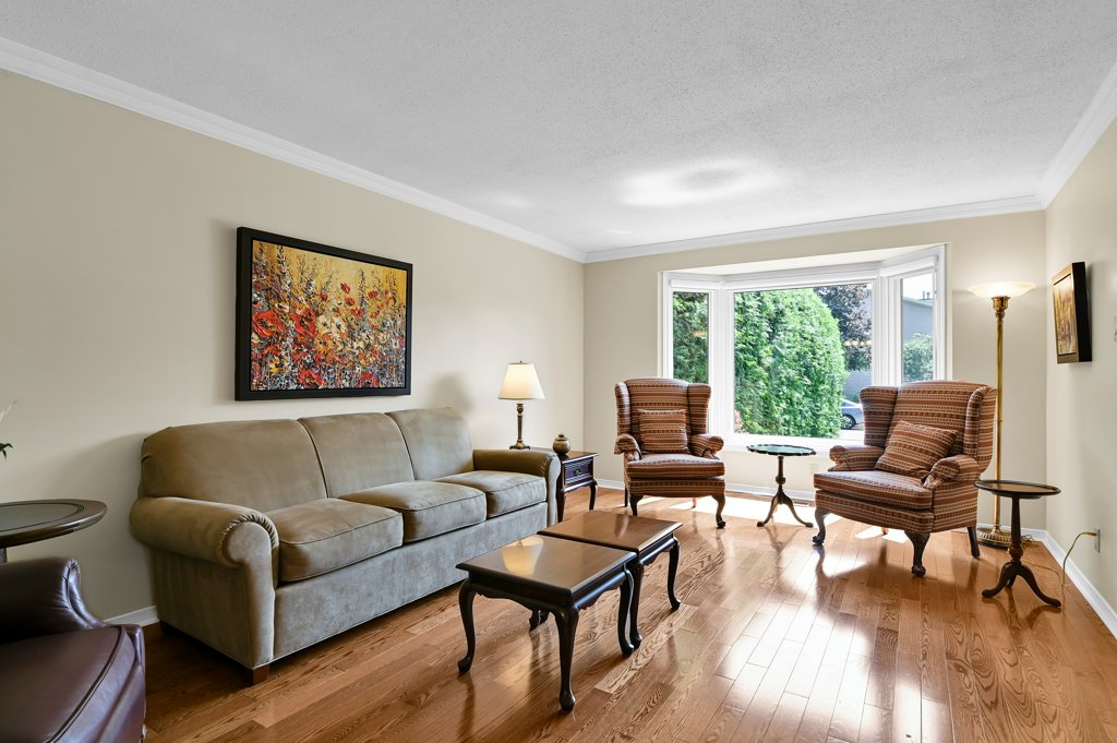 ✨ Don't miss out! 🌟🔑
Recently listed on MLS!
1841 Hunters Run Dr, Ottawa

☎️613-747-4747
 OR👇
nancybenson.com/1841-hunters-r…

#chapelhillhomesottawa #detachedhome #ottawahomesforsale #ottawarealestate #nancybensonottawa #nancybensonrealestate #poolhome #finishedbasement