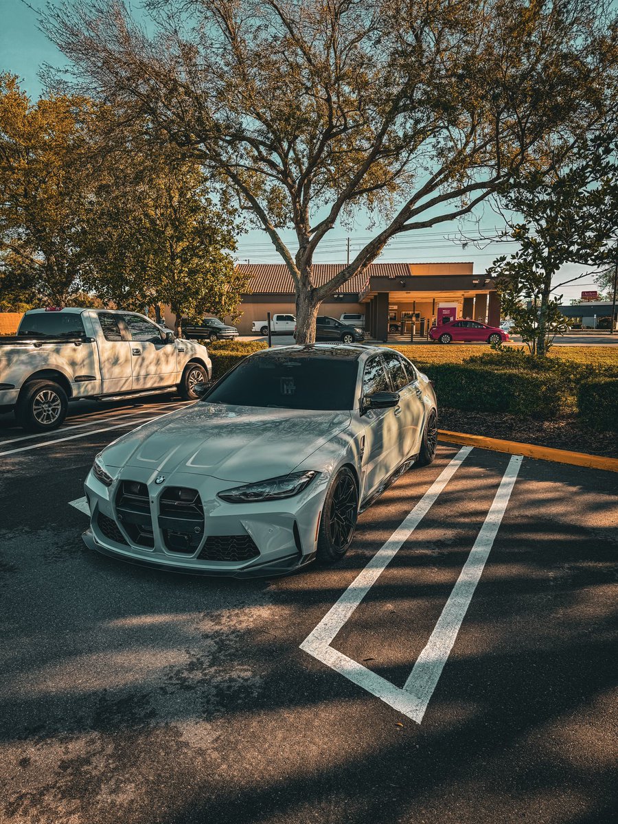 NadeGrinds's tweet image. 🙏🏼 the man above