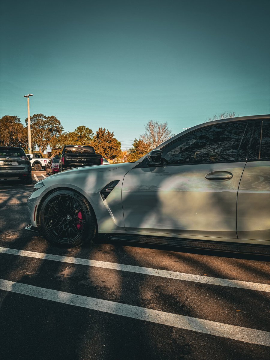 NadeGrinds's tweet image. 🙏🏼 the man above