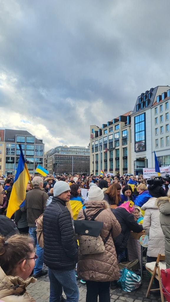#Leipzig Marktplatz, jetzt gerade!

Es geht los, kommt gerne noch dazu und demonstriert für die #Freiheit der #Ukraine und #Europas!

Leipzig bleibt blau und gelb!

#SlavaUkraini #StandwithUkraine #Krieg #PutinWarCriminal