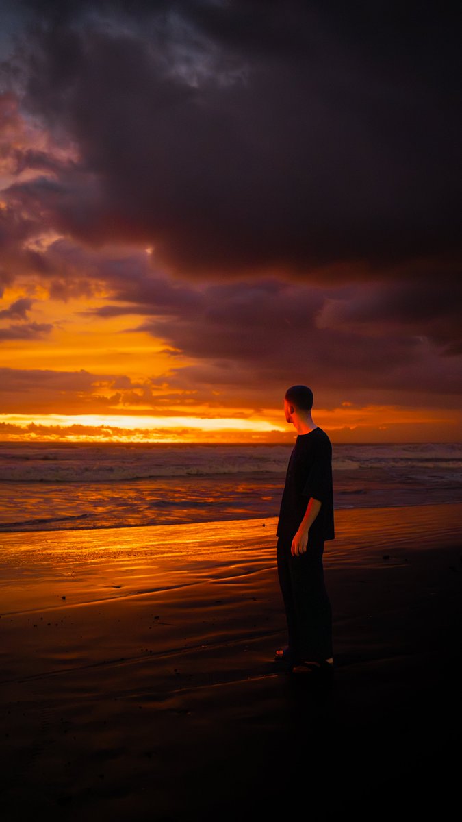 benjaminbcht_'s tweet photo. 🧵THREAD 🧵

Comment je suis passé d'étudiant en école de commerce qui sortait tout les soirs à lancer ma boite de vidéo à Bali https://t.co/ExzMsrwfTn