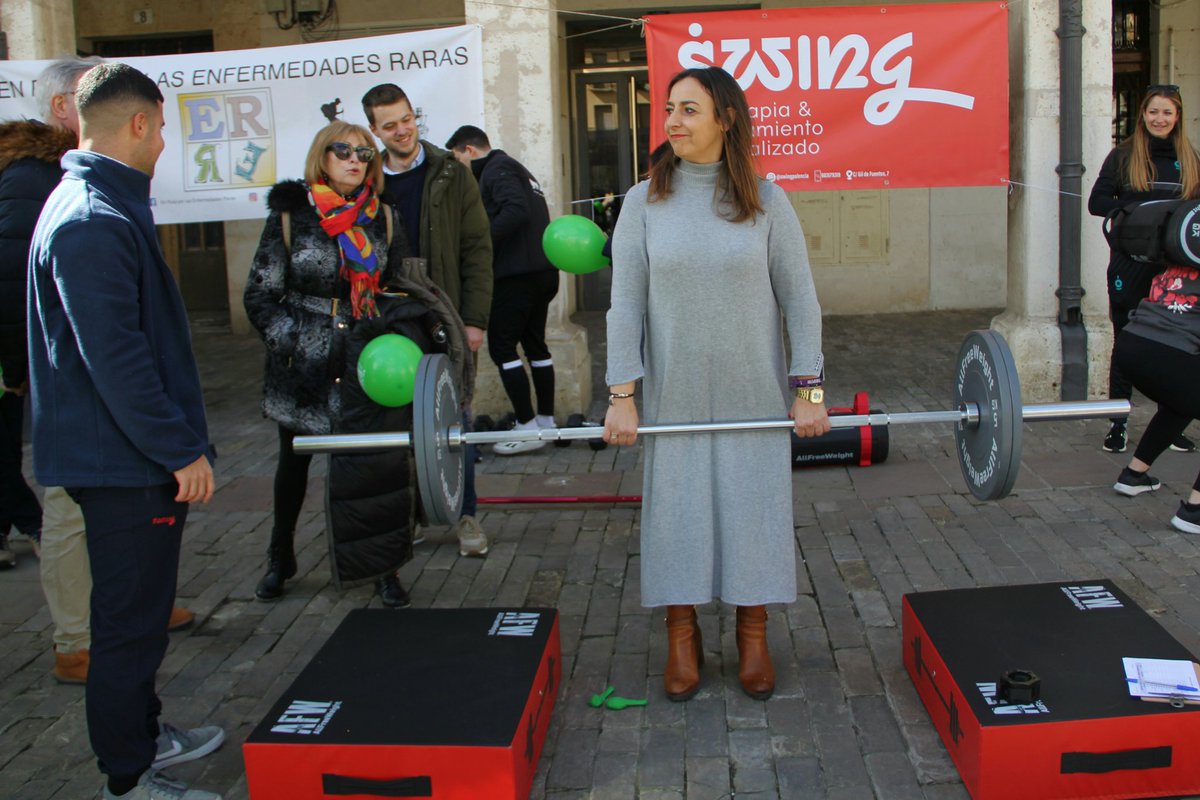 PalenciaAyto's tweet image. 💚 Asistimos junto a la Asociación 'En Ruta por las Enfermedades Raras' a la lectura pública del #manifiesto de la @FEDER_Org, al que se ha adherido el @PalenciaAyto y a la #IIJornadaDeportiva organizada dentro de la celebración #29F del #DiaMundialEnfermedadesRaras.