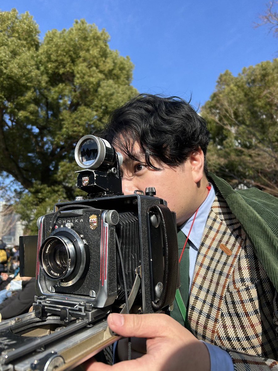 今日は大判と重たい三脚を担いで東京は日比谷公園へ行ってきました〜
先月買ったlomograflokを使って、何枚かポラ撮影してきたけど、とても楽しい！像が浮き上がってくる様子が面白いね