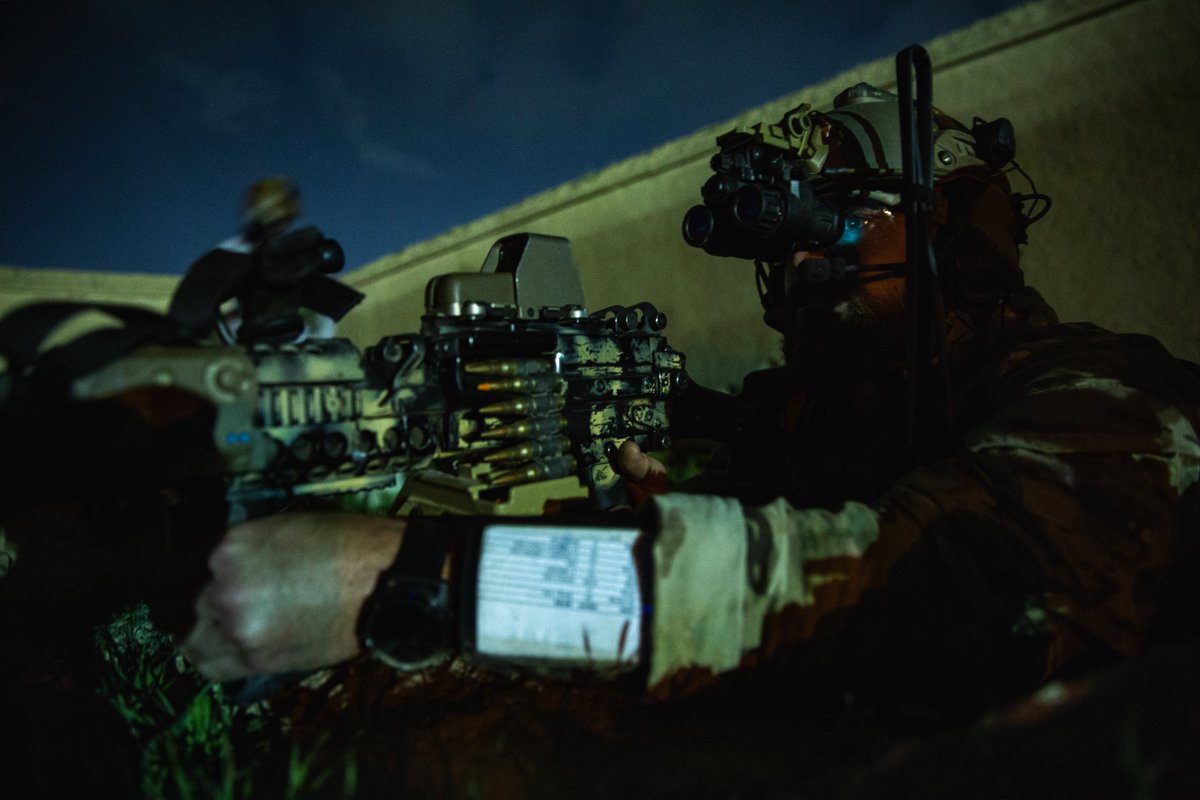 GenDischarge's tweet image. U.S. spec ops forces prepare to conduct combat operations in Afghanistan, during Operation Resolute Support, NATO led a mission to train, advise and assist the Afghan National Defence and Security Forces. 
#specops #specialoperations #NATO #military #usmilitry #JointOperation