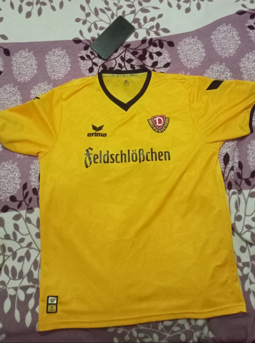 A very pleasant gift from my good acquaintance Konstantin (@DemihovskiyZdes). It's a Dynamo Dresden  (@DynamoDresden) team jersey. Experts, could you tell me which season it is from?  #FootballJersey #FootballFashion #JerseyCollection #FootballKit #TeamJersey
