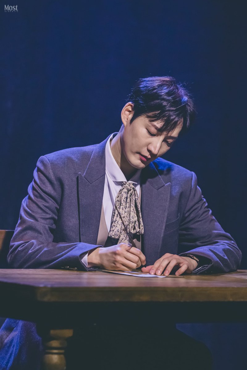 mst_rdntly's tweet photo. 240224 15:00
연극 <헤르츠클란> 
스페셜 커튼콜 ‘편지’
데미안 役 | #성연

다음주에 보자 https://t.co/ErmbRq5XNk