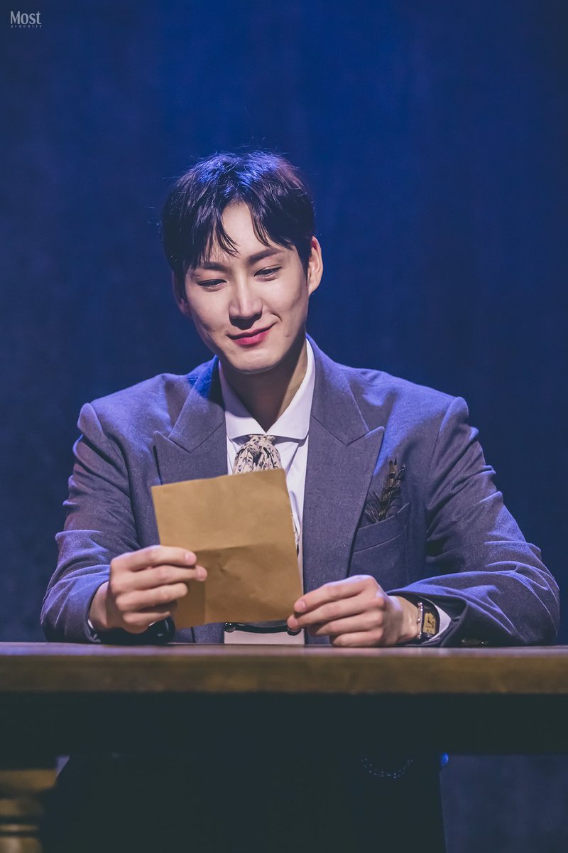 mst_rdntly's tweet photo. 240224 19:00
연극 <헤르츠클란> 
스페셜 커튼콜 ‘편지’
데미안 役 | #성연

너희와 오랫동안 같이 https://t.co/GcTXPZ2z49