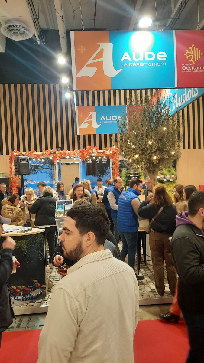 #SIA2024 L'art d'être audois. L'espace #Aude au salon de l'agriculture fait le plein. En cours, dégustation de #cassoulet !