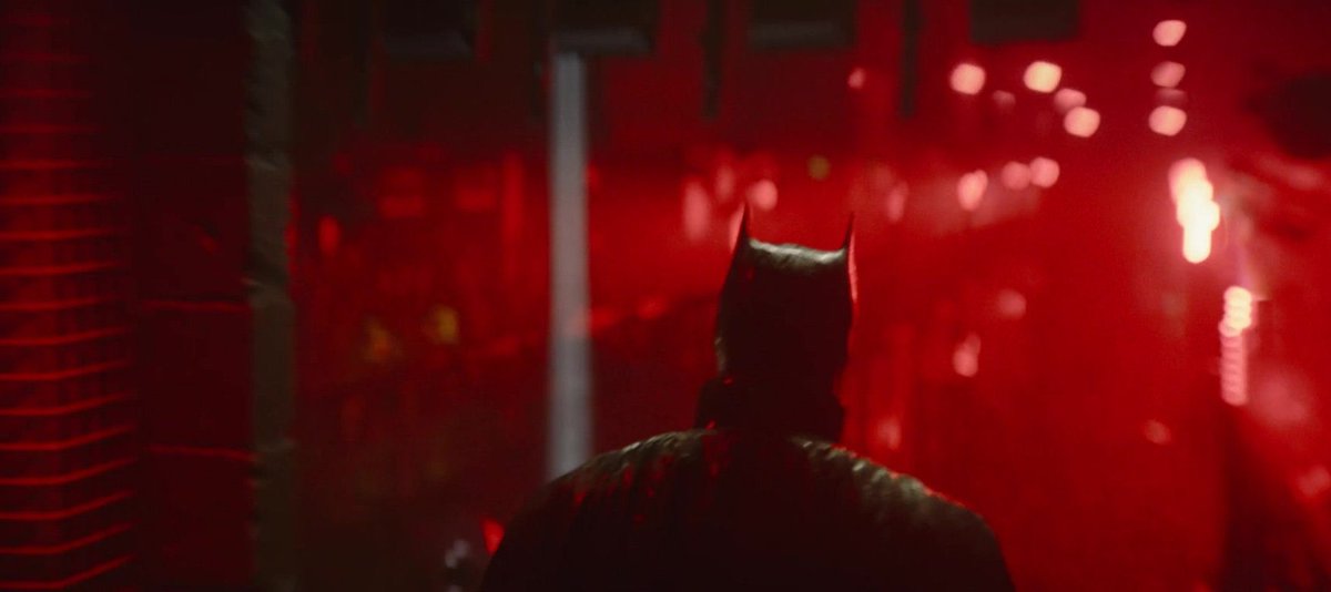 harleysuniverse's tweet photo. The Batman owns the red color https://t.co/OzWFLyKdiN