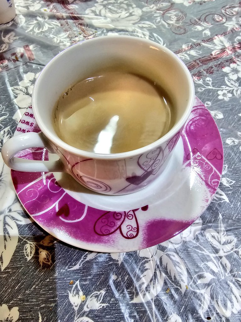 رفع بواقي الأكل وأكلها في اليوم التالي نوع من أنواع إكرام النعمة التي أمارسها وافتخر بذلك
وأنصح من حولي والجميع بها ..

ووجدت أثر ذلك في حياتي من سعة للرزق وحصول البركة فيه .. احذر من إلقاء بواقي الأكل ..

بالصورة مثال: شاهي بالحليب .. أو كما يسمونه عندنا كرك

كنا في استراحة