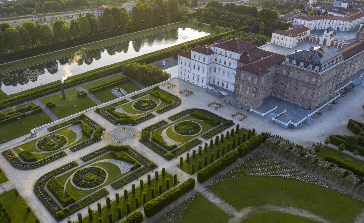 Consulta sul nostro sito le condizioni per avere diritto all’ingresso gratuito, ridotto e/o scontato alla Reggia di Venaria! 👉 lavenaria.it/it/visita/grat… Foto: Dario Fusaro