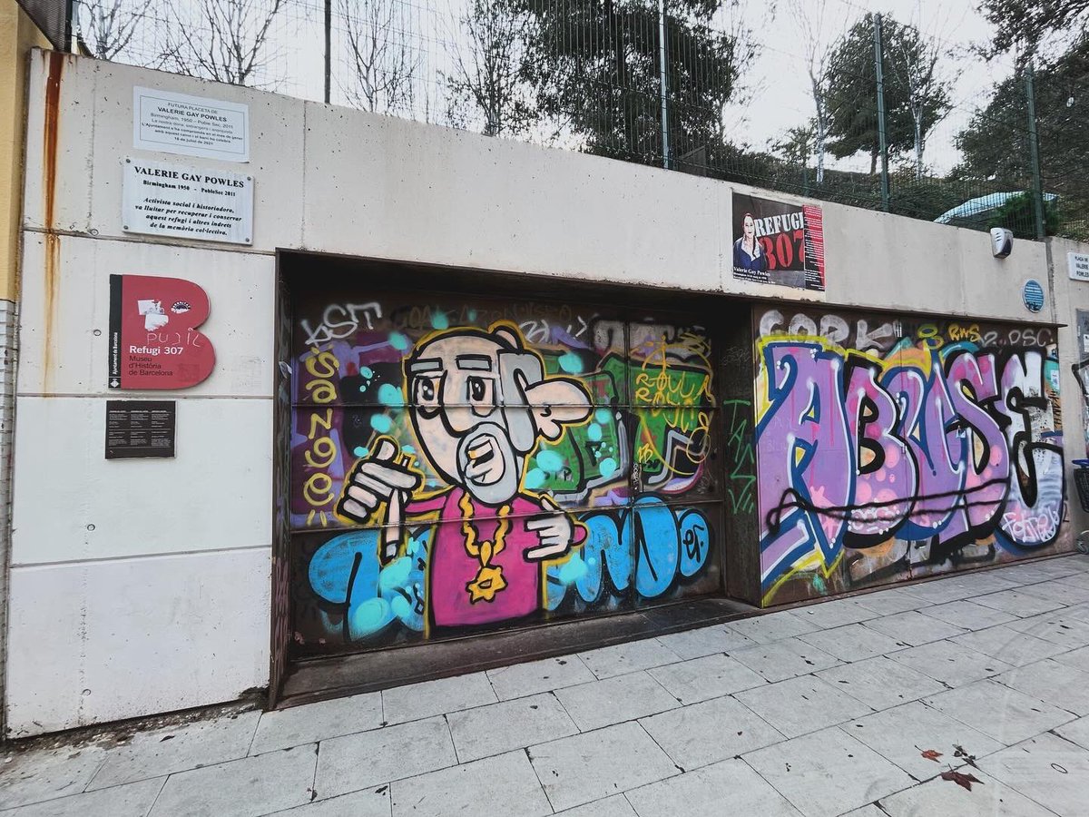RedTourists's tweet photo. #Barcelona Red Site #3 Refugi 307 (Air Raid Shelter 307)

We didn’t get inside, as we hadn’t pre planned a tour, but this shelter consists of 400 metres of tunnel measuring 1.6 metres wide and 2 metres high.

#SpanishCivilWar #RedTourists #RedTourism #RevolutionaryHistory 4/ https://t.co/fsJn3liP0o