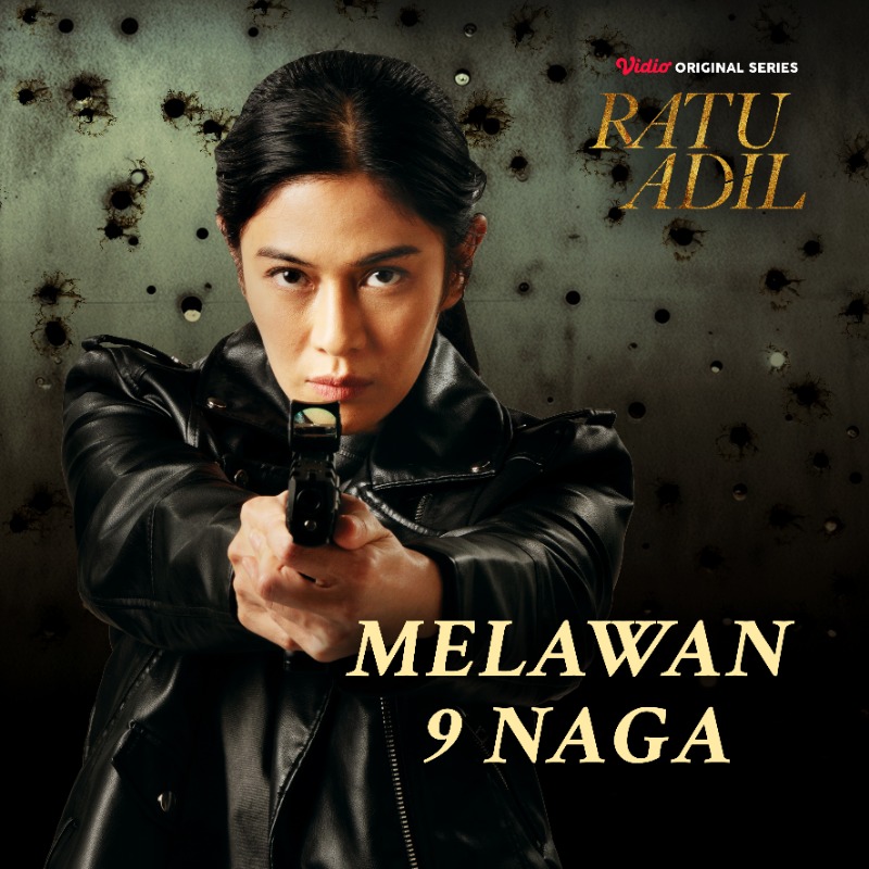 vidio's tweet photo. Menuntut balas pada 9 Naga yang telah merampas keluarganya, penyelidikan Lasja (@therealDiSastr) justru menyeretnya ke dalam konflik kekuasaan dinasti konglomerat kriminal. Mampukah Lasja menuntut adil di tengah ancaman yang makin berbahaya? Ratu Adil, tayang 29 Februari di Vidio